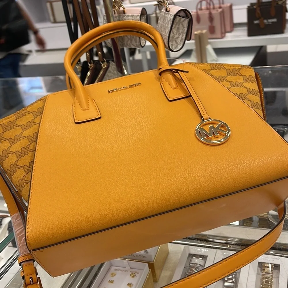 Michael Kors Avril Large Top Zip Satchel Shoulder Bag
Honeycomb - Picture 15 of 16
